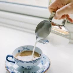 Kök & Hushåll Dorre Mjölkkanna -Köksmaterial Försäljningsbutik hom 1714458 01 Bs scaled